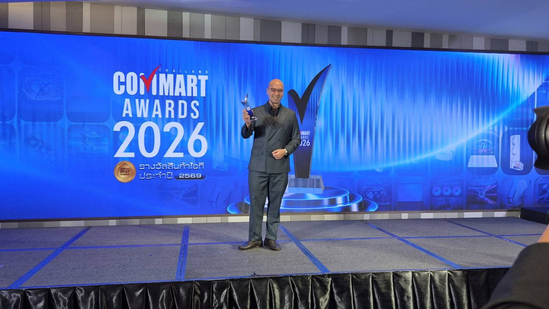 ERGONOZ receives The Best Monitor Arm award on stage at Commart Awards 2026